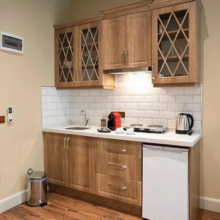 Level Suites - 102 *