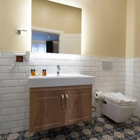 Daire Level Suites - 102 *