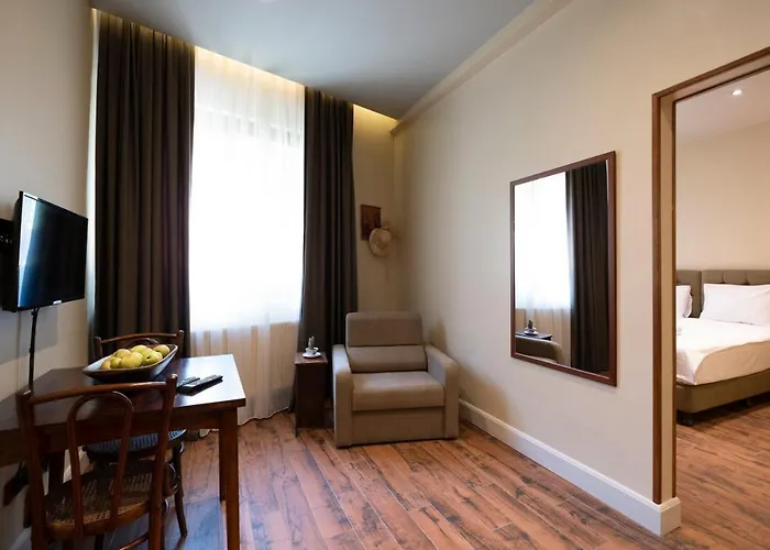 Level Suites - 102 Istanboel